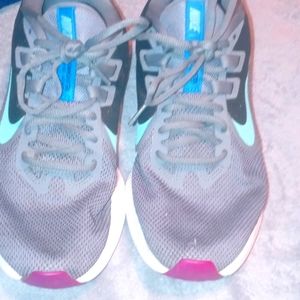 Nike down shifter size 9